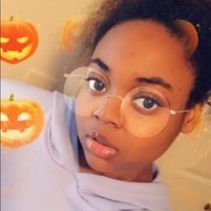 Meet your Posher, Cortney